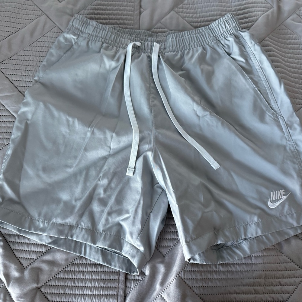 Nike Men's Light Gray Athletic Shorts